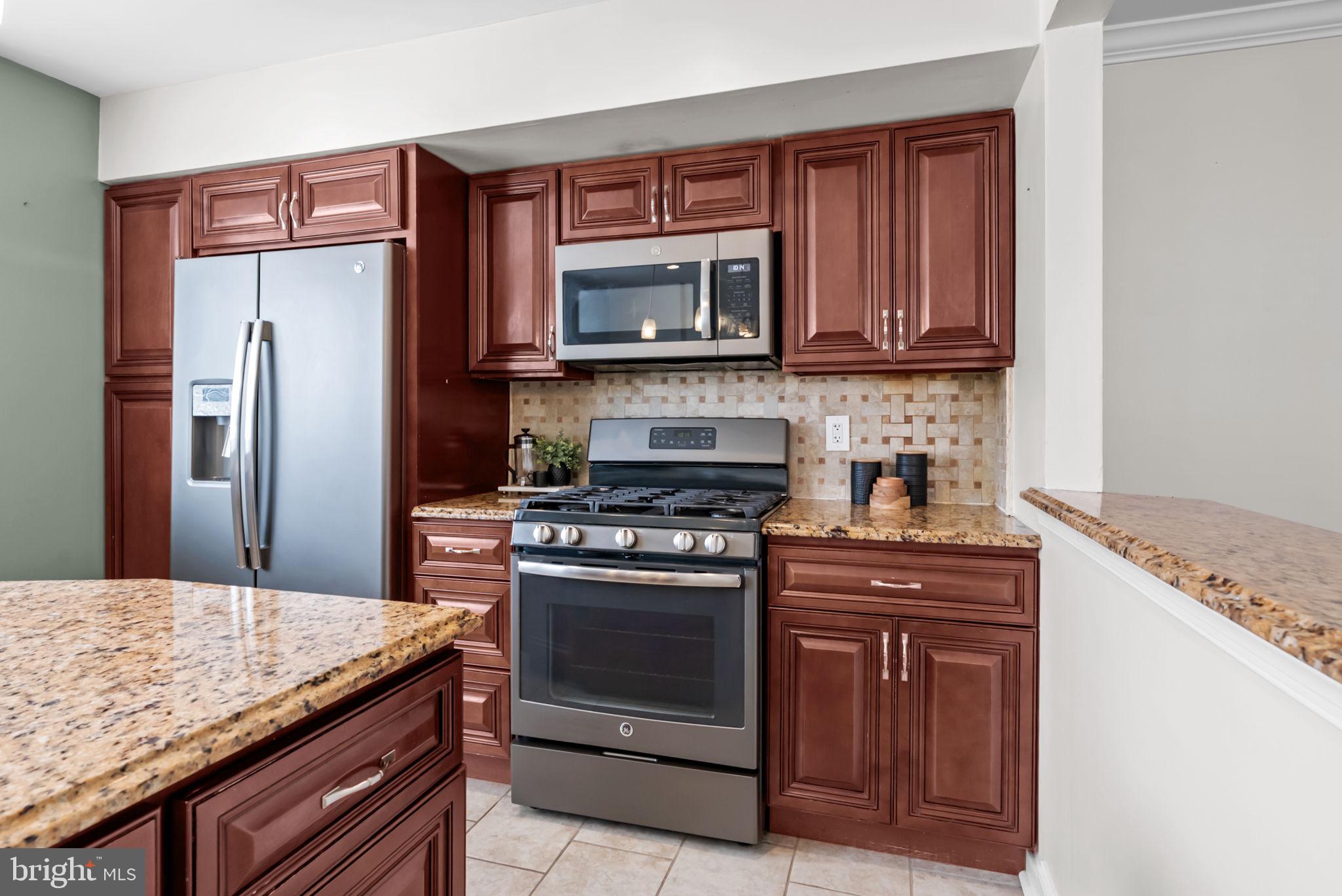 7326 Hill Road Philadelphia, PA 19128 - Photo 4 of 37 Gallery Image 4
