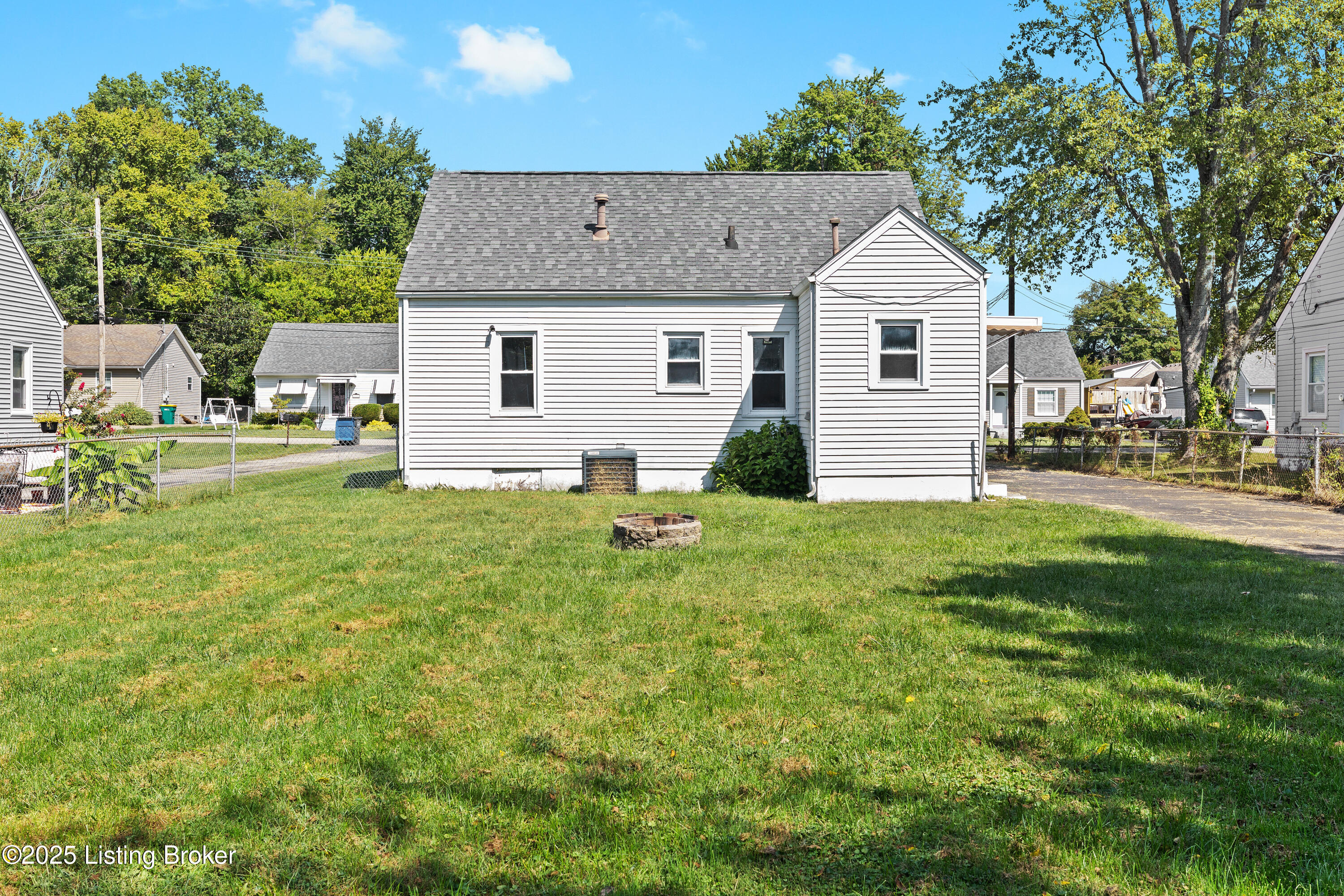 1030 Reeves Road Louisville, KY 40219 - Photo 25 of 26 25-1030 Reeves Rd-25