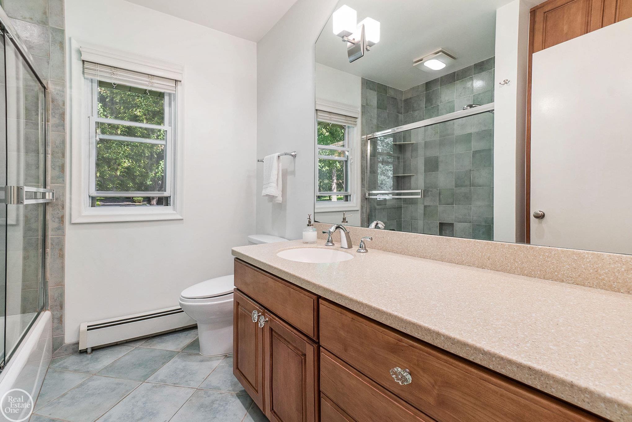 3781 Lincoln Road Bloomfield Hills, MI 48301 - Photo 15 of 37