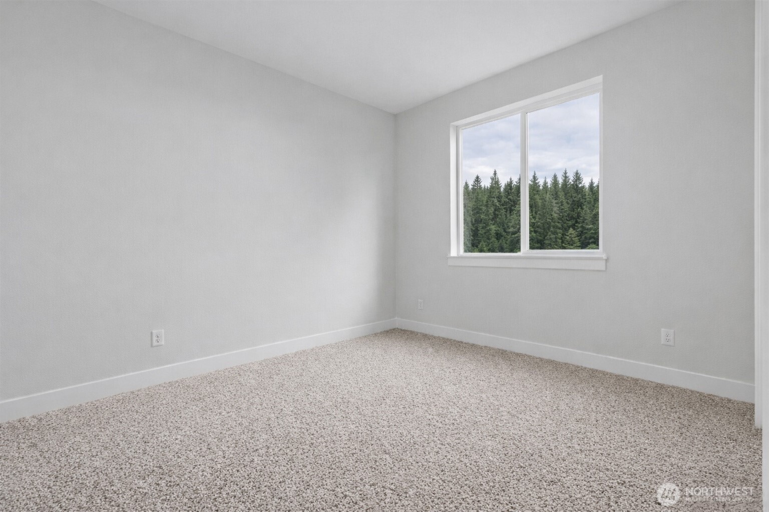 636 Prominence Street Winlock, WA 98596 - Photo 6 of 9 an empty room with windows