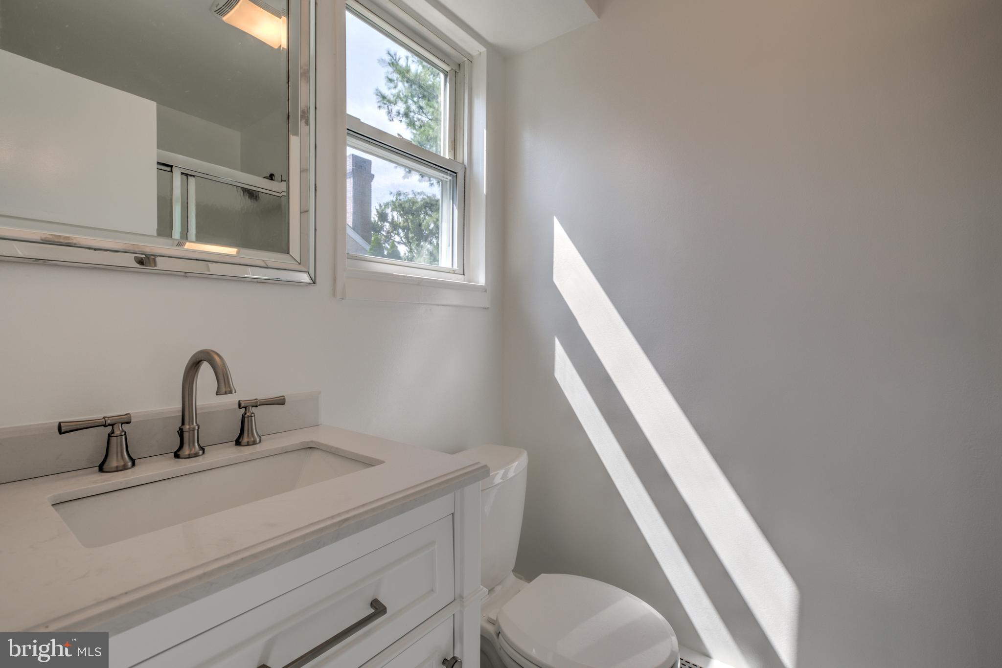 650 Edinburg Road Hamilton, NJ 08619 - Photo 18 of 31 Ensuite with shower stall