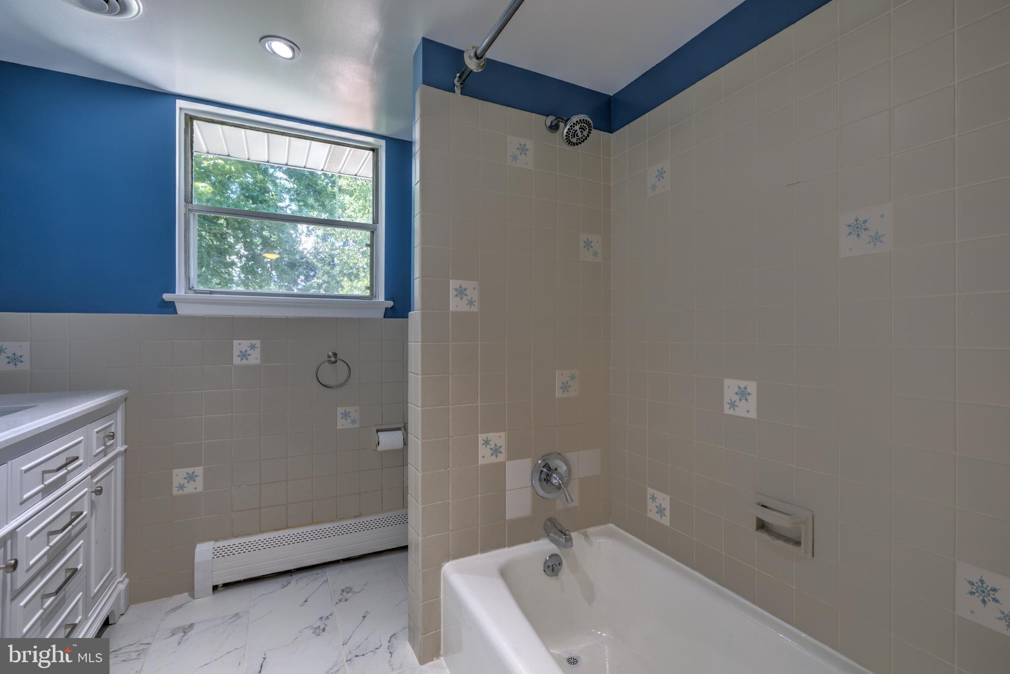 650 Edinburg Road Hamilton, NJ 08619 - Photo 23 of 31 Main Hall Bath