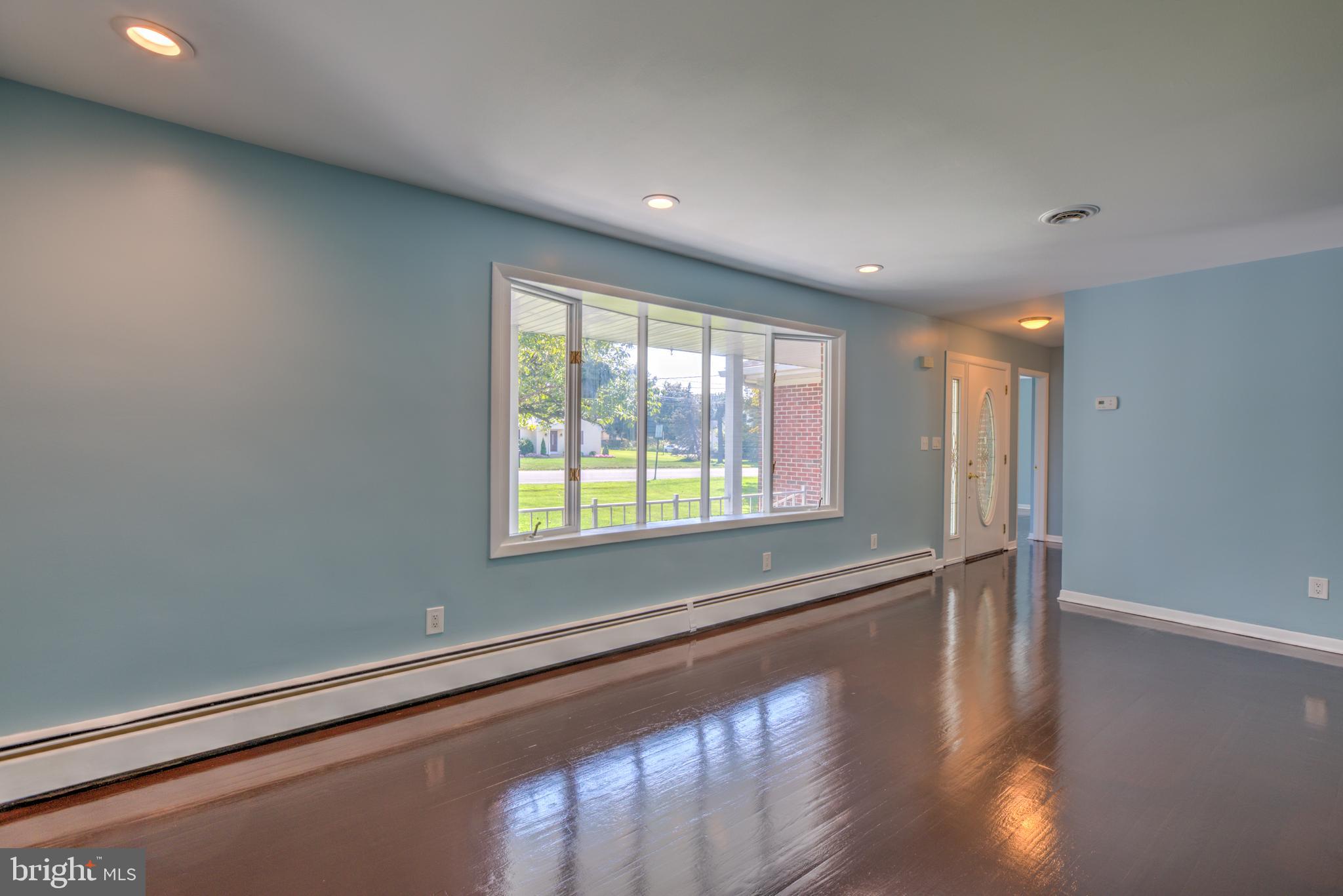 650 Edinburg Road Hamilton, NJ 08619 - Photo 5 of 31 Check out the Huge Window