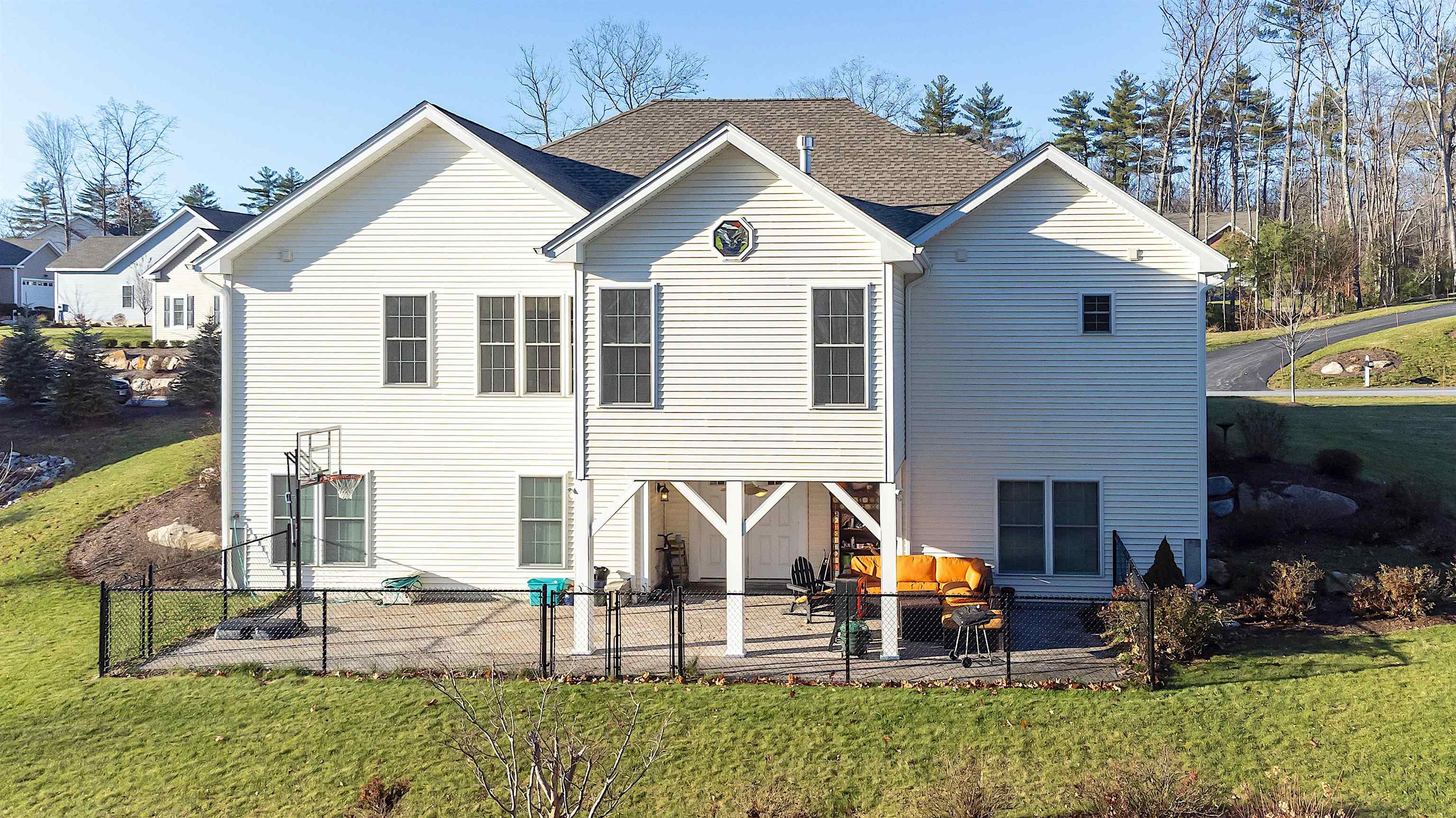 90 Springwood Way Manchester, NH 03102 - Photo 2 of 40