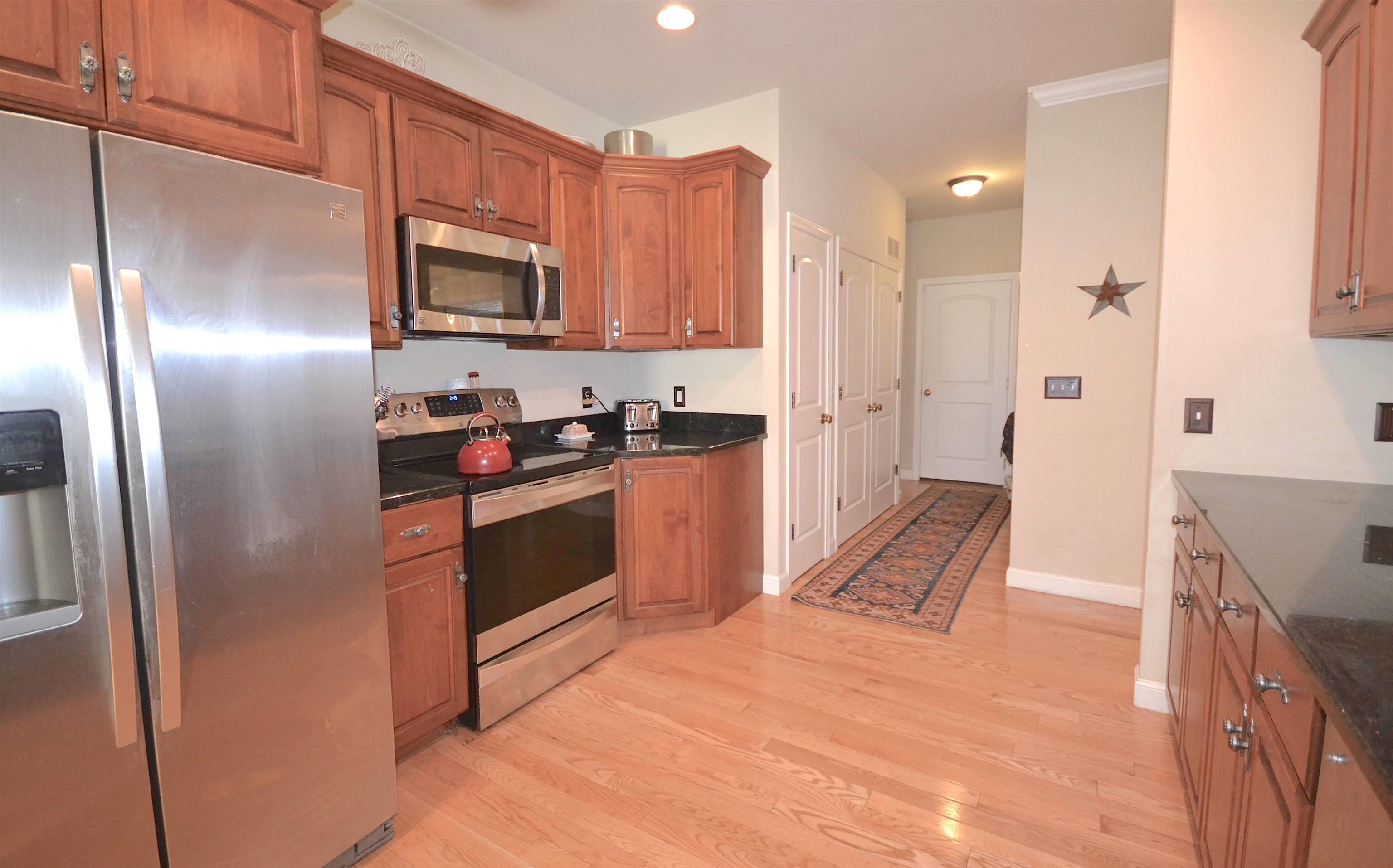 90 Springwood Way Manchester, NH 03102 - Photo 16 of 40