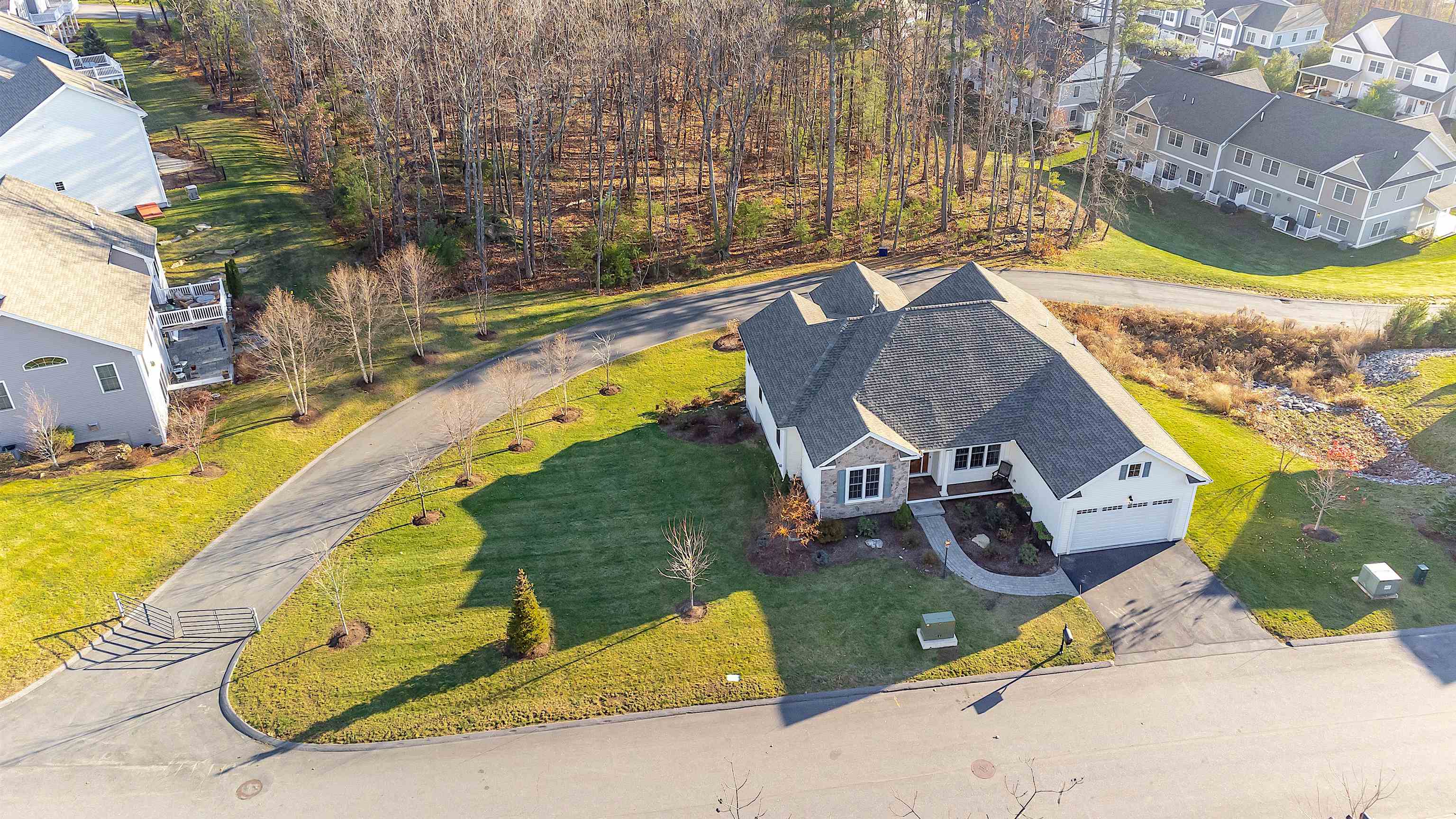 90 Springwood Way Manchester, NH 03102 - Photo 3 of 40