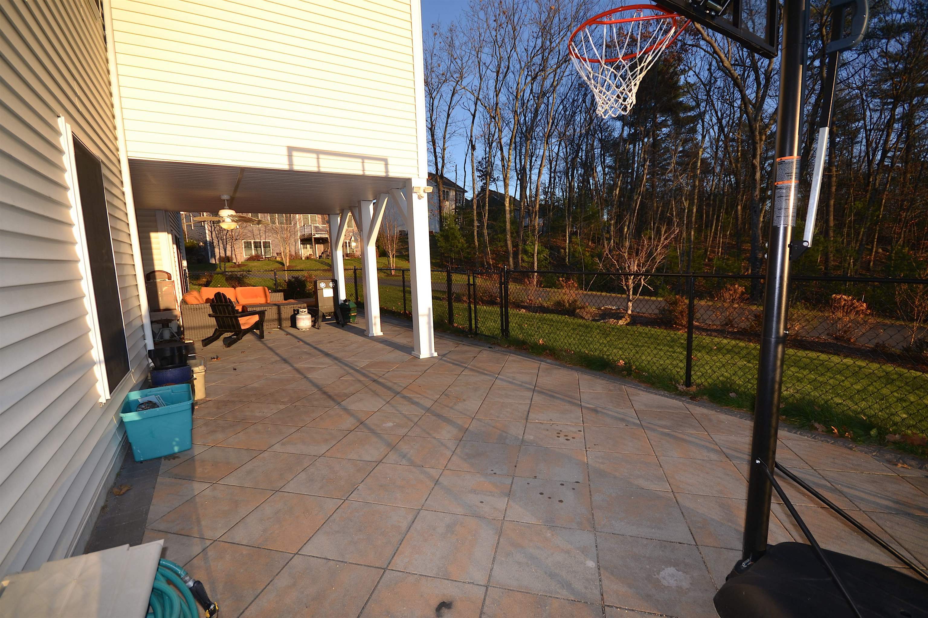 90 Springwood Way Manchester, NH 03102 - Photo 35 of 40