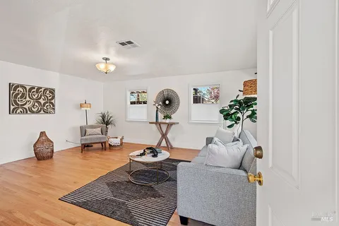 $659,000 | 201 Triplett Drive, Cloverdale, CA 95425