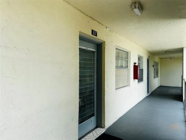 $75,000 | 3070 Northwest 48th Terrace, Unit 307, Lauderdale Lakes, FL 33313