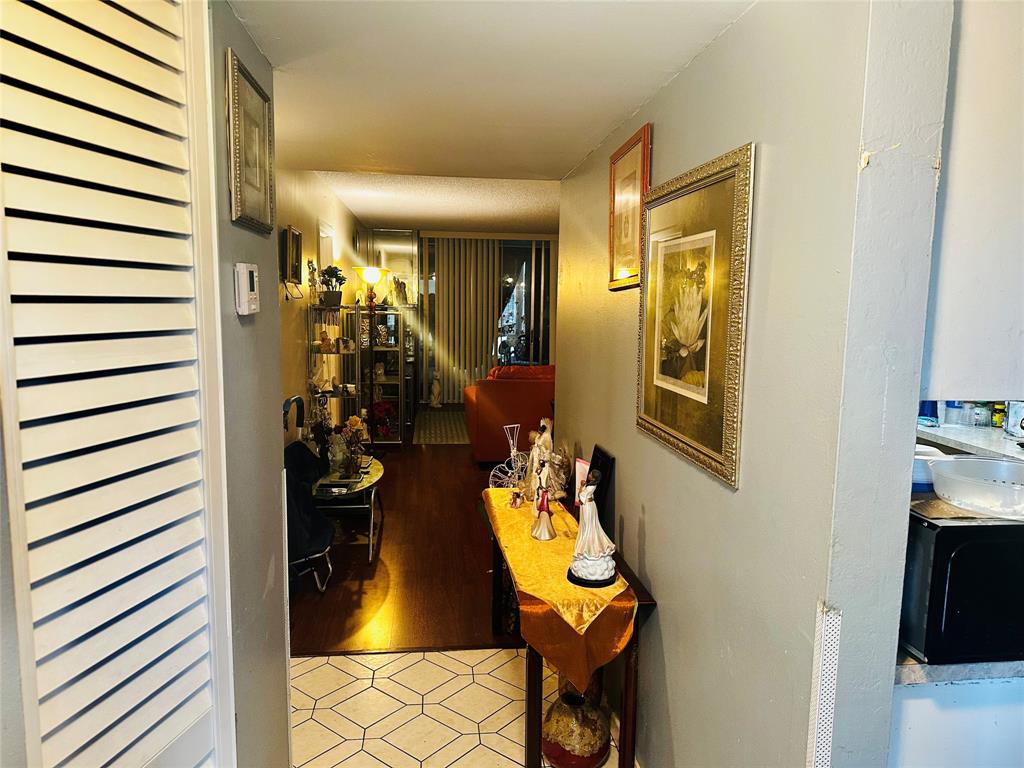 3070 Northwest 48th Terrace, Unit 307 Lauderdale Lakes, FL 33313 - Photo 3 of 13 a view of a interior of the house