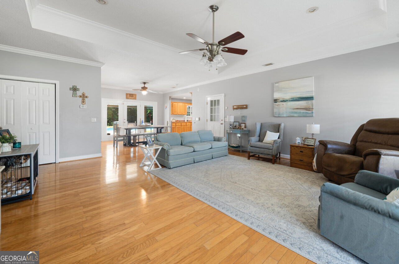 646 Corey Street Baxley, GA 31513 - Photo 10 of 21 a living room with furniture