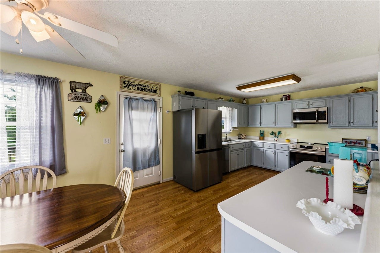 937 Dripping Springs Road Glasgow, KY 42141 - Photo 11 of 36 Gallery Image 11