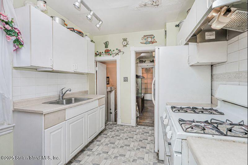 4 Vreeland Street Staten Island, NY 10302 - Photo 14 of 34 Photo Dec 18 2025, 12 55 21 PM