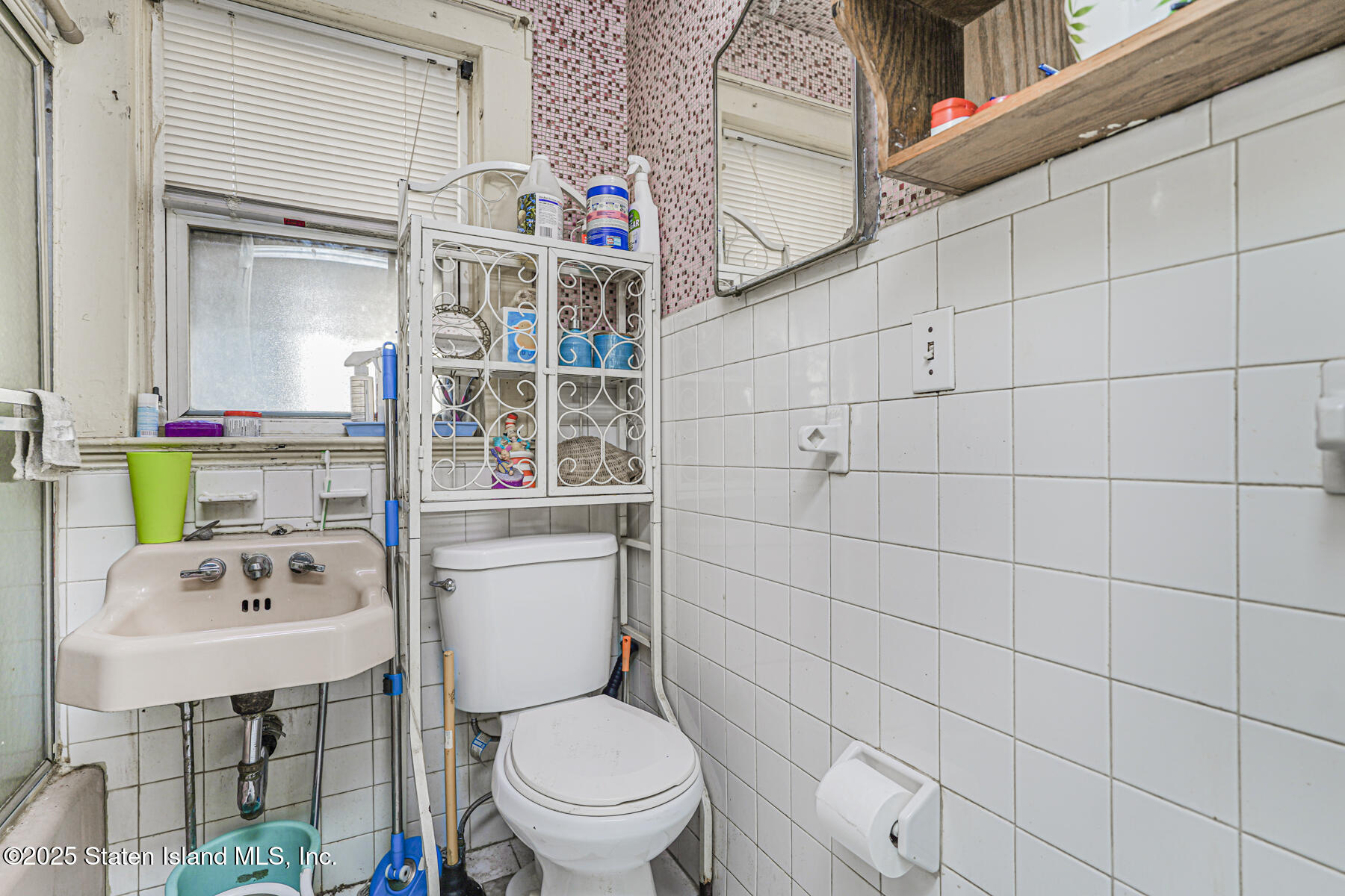 4 Vreeland Street Staten Island, NY 10302 - Photo 16 of 34 Photo Dec 18 2025, 12 58 45 PM