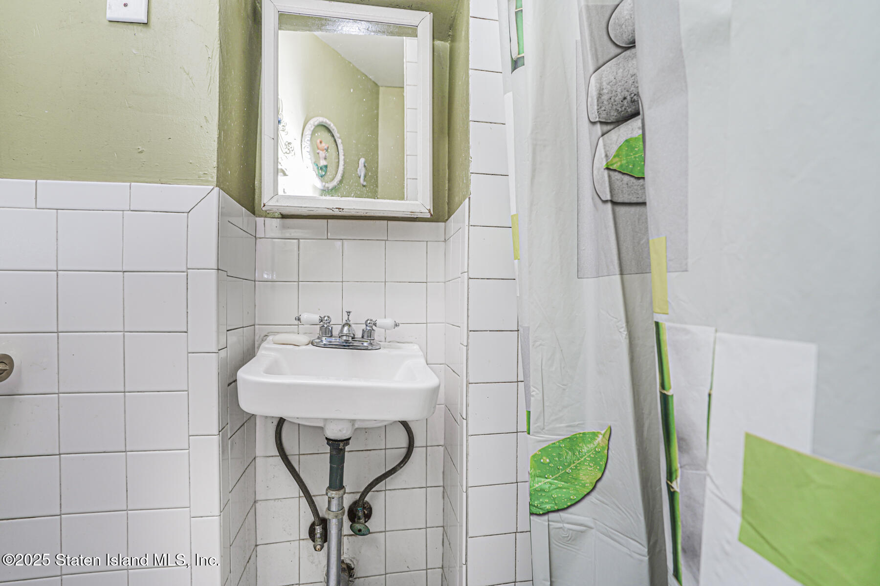 4 Vreeland Street Staten Island, NY 10302 - Photo 22 of 34 Photo Dec 18 2025, 12 55 47 PM