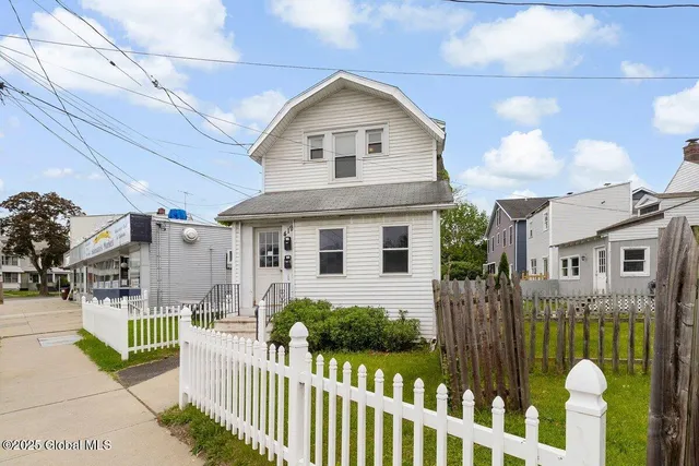 $1,350,000 | 423 Quail Street, Albany, NY 12208