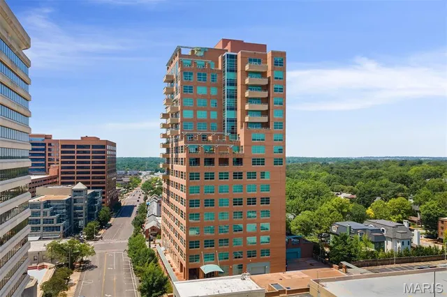 $715,000 | 8025 Maryland Avenue, Unit 7G, Clayton, MO 63105