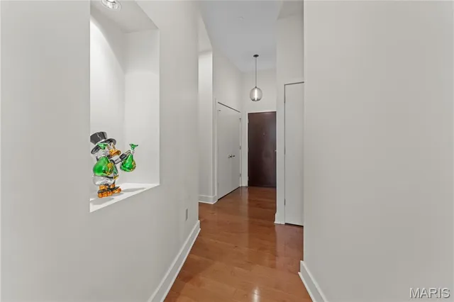 $715,000 | 8025 Maryland Avenue, Unit 7G, Clayton, MO 63105