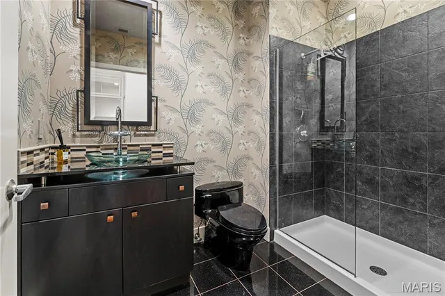 $715,000 | 8025 Maryland Avenue, Unit 7G, Clayton, MO 63105