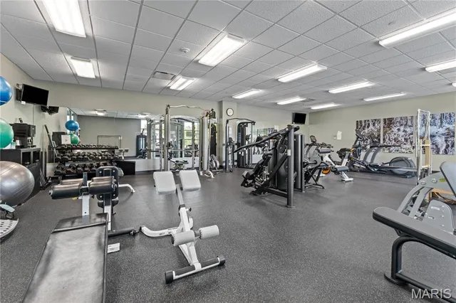 $715,000 | 8025 Maryland Avenue, Unit 7G, Clayton, MO 63105