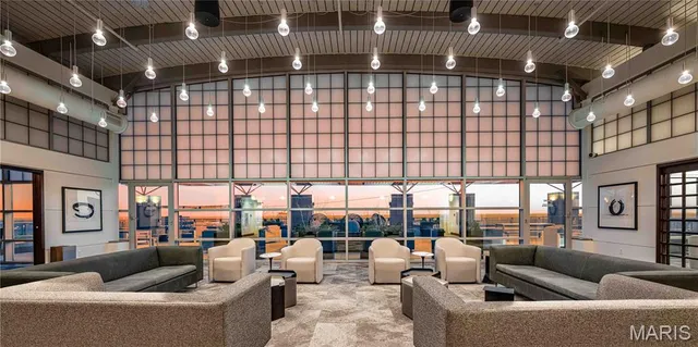 $715,000 | 8025 Maryland Avenue, Unit 7G, Clayton, MO 63105