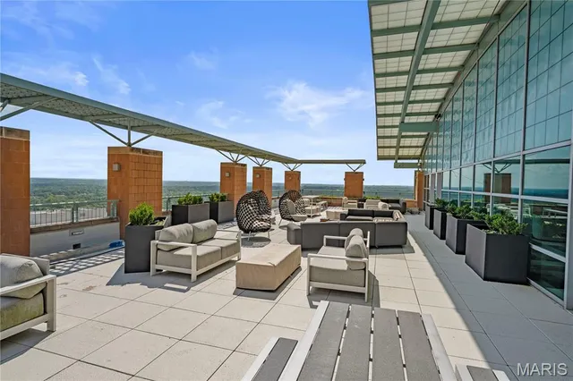 $715,000 | 8025 Maryland Avenue, Unit 7G, Clayton, MO 63105