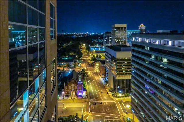 $715,000 | 8025 Maryland Avenue, Unit 7G, Clayton, MO 63105