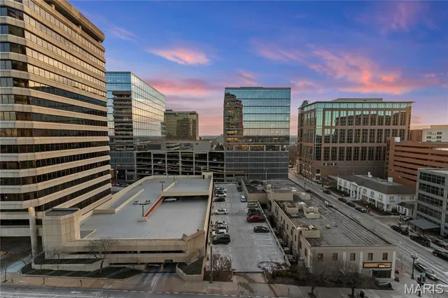 $715,000 | 8025 Maryland Avenue, Unit 7G, Clayton, MO 63105