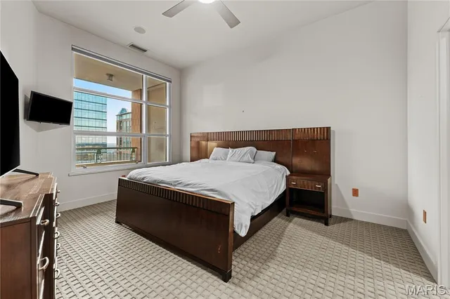 $715,000 | 8025 Maryland Avenue, Unit 7G, Clayton, MO 63105