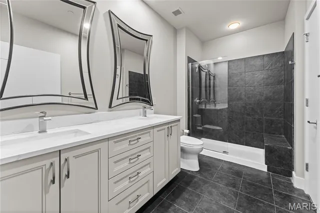 $715,000 | 8025 Maryland Avenue, Unit 7G, Clayton, MO 63105