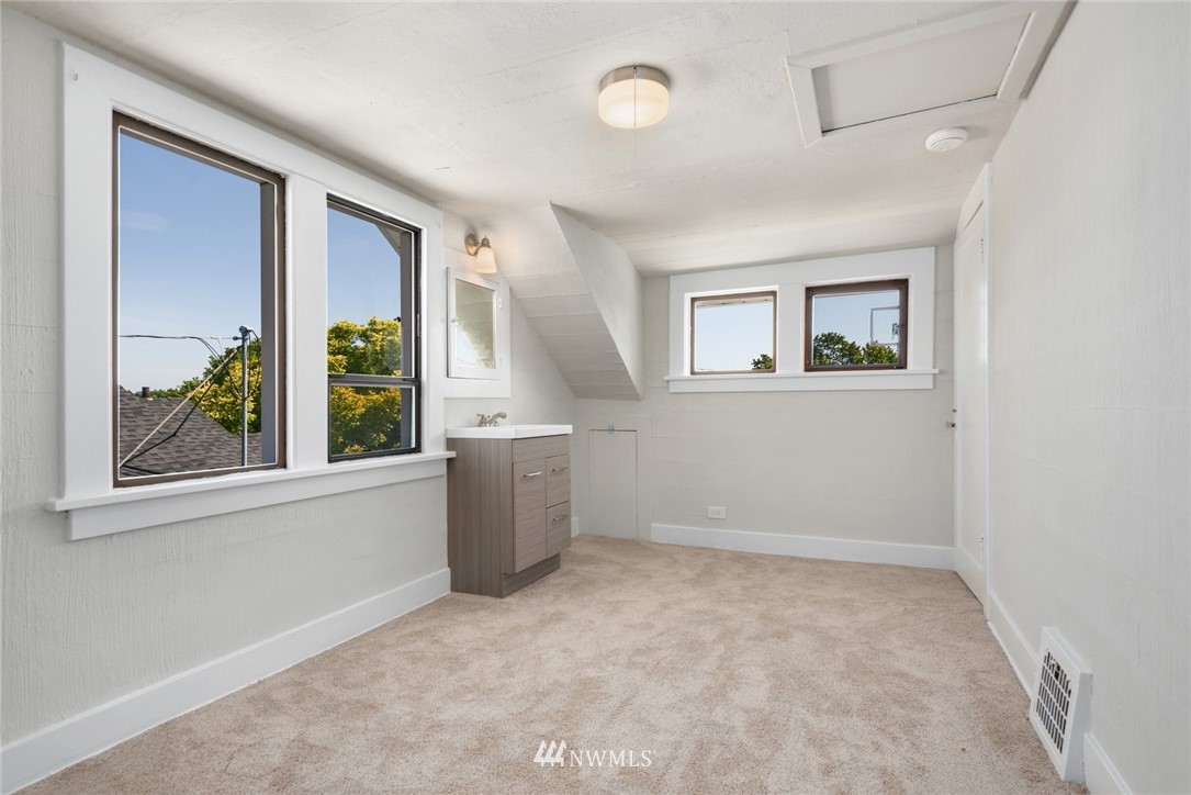 2718 23rd Avenue South Seattle, WA 98144 - Photo 18 of 25 Gallery Image 18