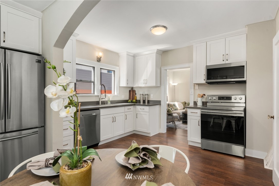 2718 23rd Avenue South Seattle, WA 98144 - Photo 3 of 25 Gallery Image 3