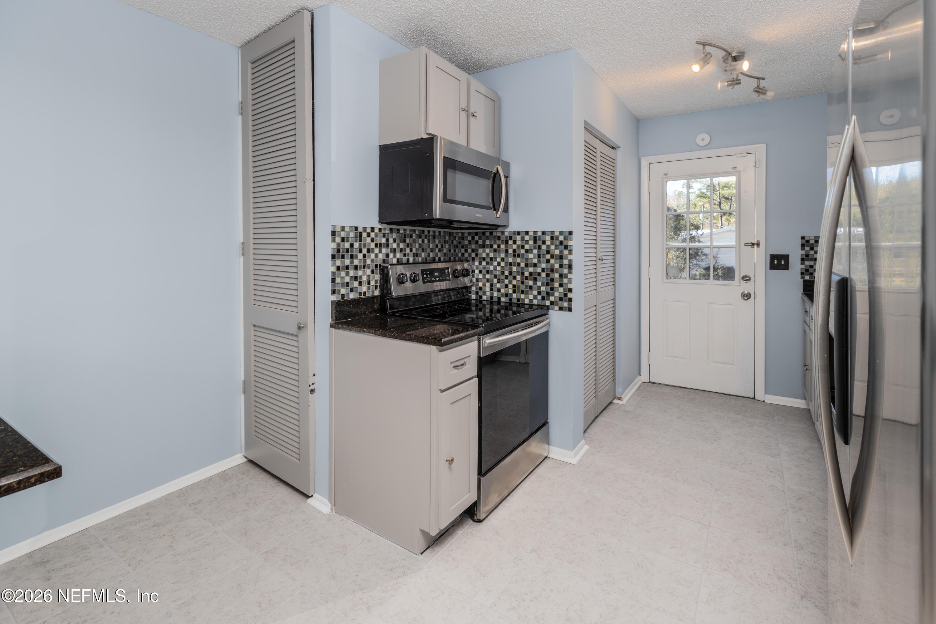 6346 Memory Lane Jacksonville, FL 32234 - Photo 10 of 32 Stainless appliances - all convey