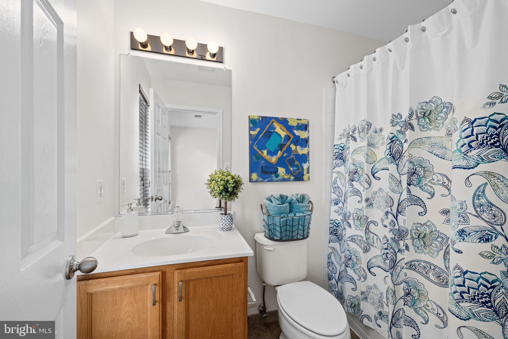 5860 Summers Grove Road Alexandria, VA 22304 - Photo 20 of 32 Ensuite Bath for Bedroom 2