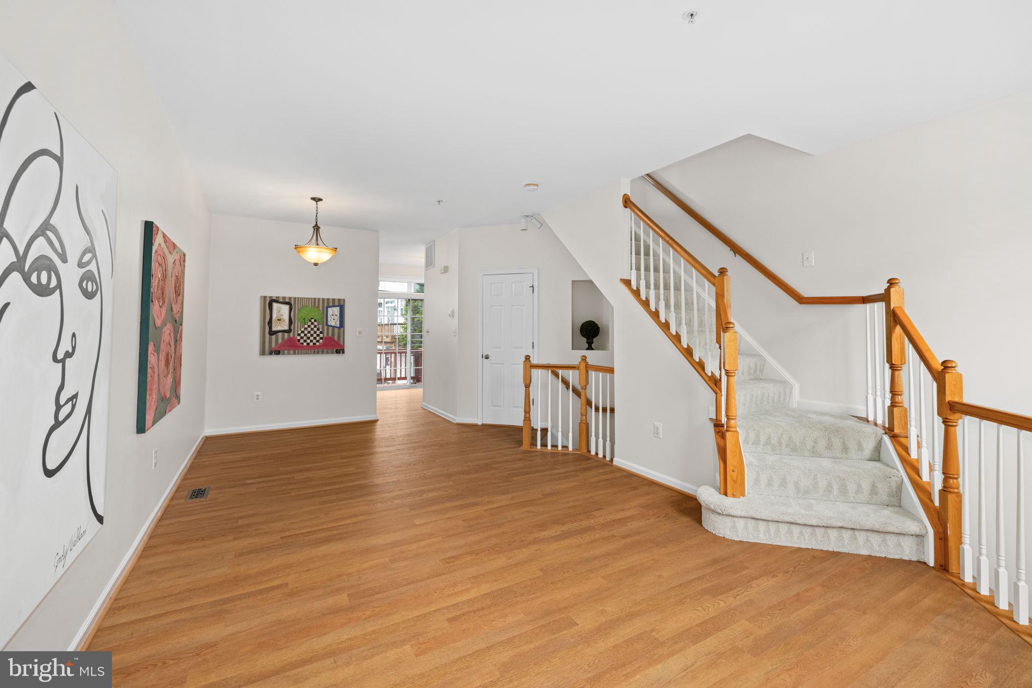 5860 Summers Grove Road Alexandria, VA 22304 - Photo 10 of 32 Living Room