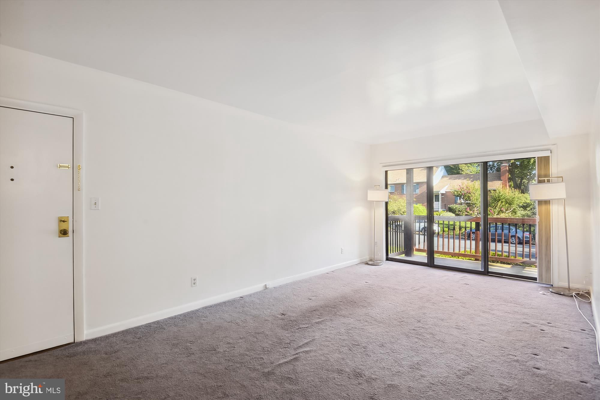 2700 Dartmouth Road, Unit 3 Alexandria, VA 22314 - Photo 3 of 25