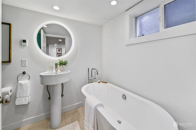 $1,594,000 | 2925 Warren Avenue North, Seattle, WA 98109