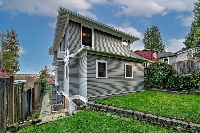 $1,594,000 | 2925 Warren Avenue North, Seattle, WA 98109
