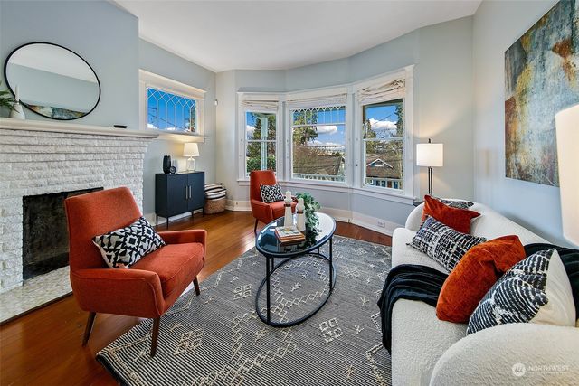 $1,594,000 | 2925 Warren Avenue North, Seattle, WA 98109
