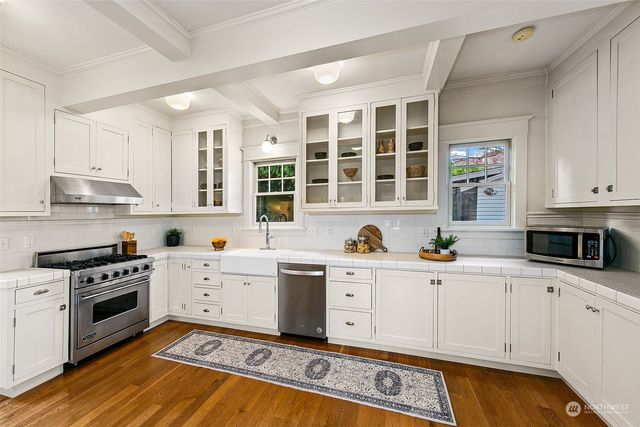 $1,594,000 | 2925 Warren Avenue North, Seattle, WA 98109