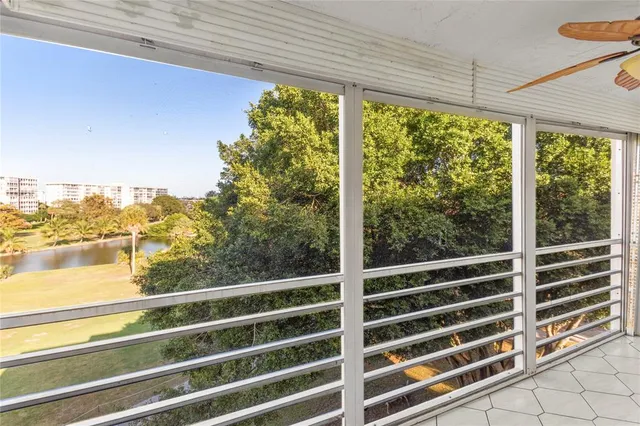 $324,000 | 3900 Oaks Clubhouse Drive, Unit 507, Pompano Beach, FL 33069