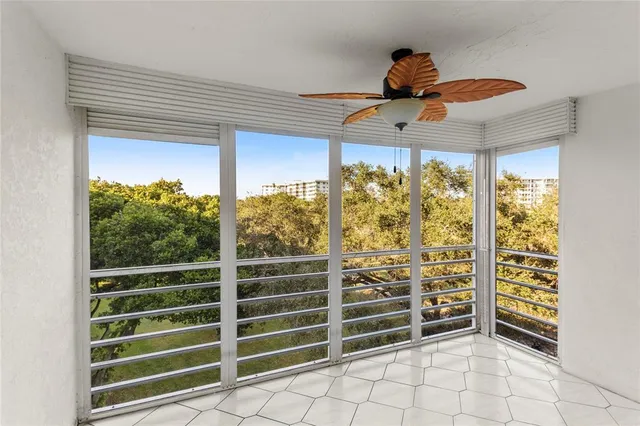 $324,000 | 3900 Oaks Clubhouse Drive, Unit 507, Pompano Beach, FL 33069