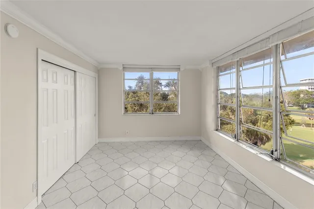 $324,000 | 3900 Oaks Clubhouse Drive, Unit 507, Pompano Beach, FL 33069