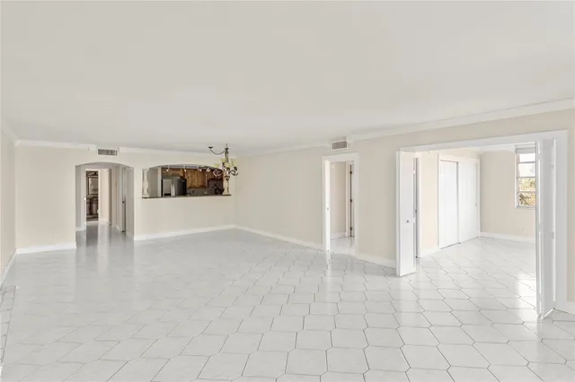 $324,000 | 3900 Oaks Clubhouse Drive, Unit 507, Pompano Beach, FL 33069