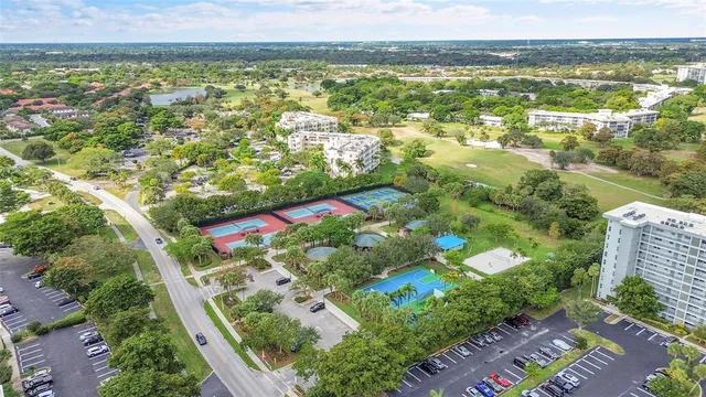 $324,000 | 3900 Oaks Clubhouse Drive, Unit 507, Pompano Beach, FL 33069