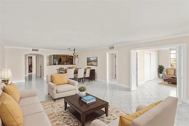 $324,000 | 3900 Oaks Clubhouse Drive, Unit 507, Pompano Beach, FL 33069