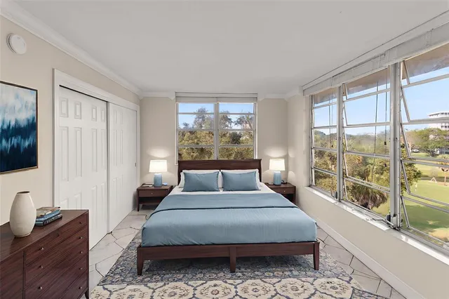 $324,000 | 3900 Oaks Clubhouse Drive, Unit 507, Pompano Beach, FL 33069