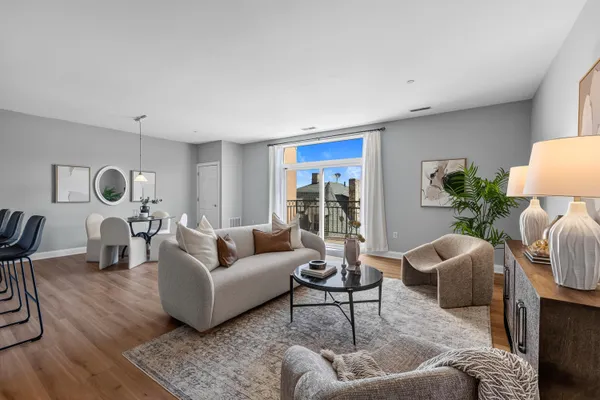 $344,900 | 1920 North Farwell Avenue, Unit 403, Milwaukee, WI 53202