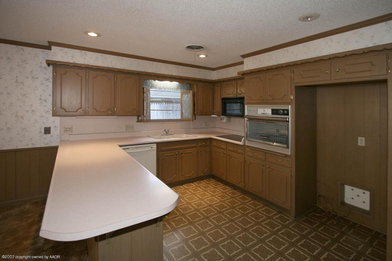 6214 Hanson Road Amarillo, TX 79106 - Photo 5 of 11 Kitchen