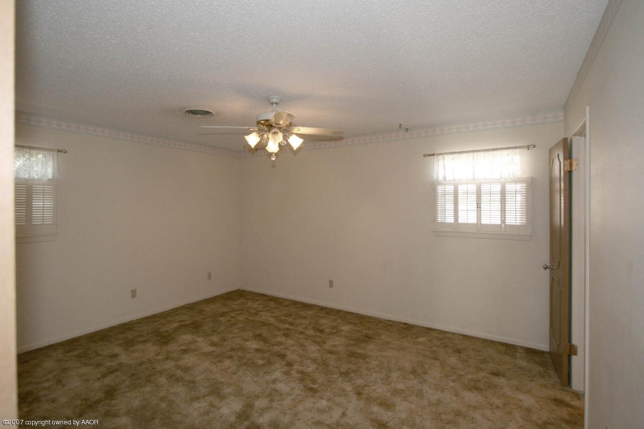 6214 Hanson Road Amarillo, TX 79106 - Photo 6 of 11 Master Bedroom